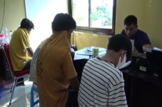 Rebutan Wanita Cantik,...
