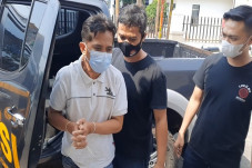 Kehabisan Ongkos untuk...