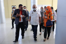 La Nyalla Bahas soal...