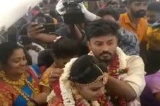 Sejoli India Nikah di...