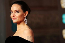 9 Artis Hollywood Beragama...