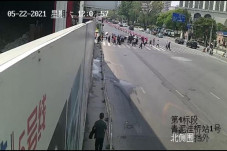 Bangkrut, Bos di China...