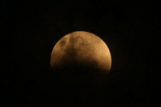 Gerhana Bulan Total...
