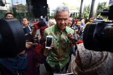 Ganjar Disuruh Angkat...