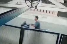 Kakak Adik Belanja Susu...