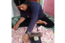 Ustaz Gondrong si Pengganda...
