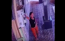 Pura-pura Masuk Toilet,Wanita...