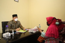 Tangis Ibu di Surabaya...