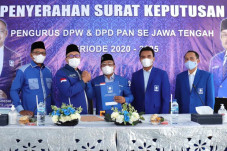 Di Depan Kader PAN Jateng,...