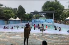 Langgar Prokes, Kolam...