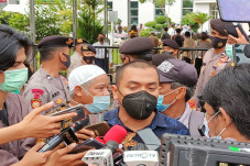Habib Rizieq Perlu Satu...