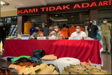 4 Pengedar Jual Tembakau...