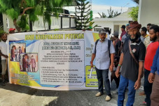 Warga Puncak Jaya Minta...