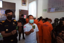 2 Rumah di Kawasan Perumahan...