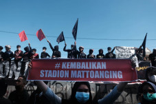 Suporter Unjuk Rasa...