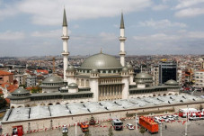 Erdogan Resmikan Masjid...