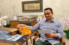 Anies Dapat Kiriman...