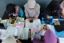 Salurkan Bantuan Kuota,...