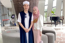 Terlihat Baik-Baik Saja,...