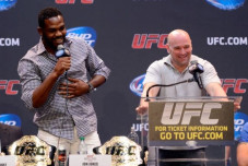 Jon Jones Haram Lawan...