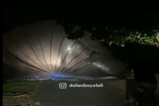 Balon Udara Jatuh di...
