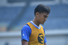 Pelatih Persib Emoh...