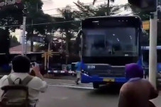 Diduga Mati Mesin, Transjakarta...