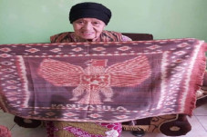 Unik dan Sakralnya Tenun...