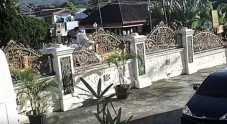 Mobil Bawa Sampah dan...