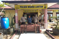 Bongkar Kasus Curas,...