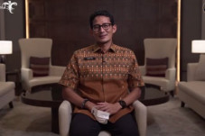 Sandiaga Uno Bagikan...
