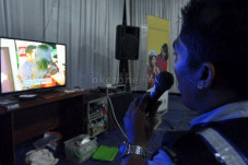 Uji Coba Karaoke di...