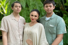 Ultah ke 49, Yuni Shara...