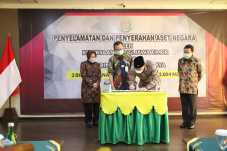 Kejati Jatim Serahkan...