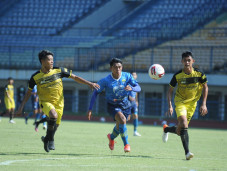Persib Gelar Latihan...