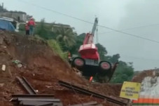 Crane di Proyek Rel...