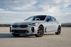 KIA Hadirkan Stinger...