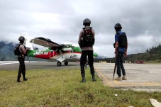 Bandara Aminggaru Berhasil...