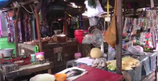 Pedagang di Pasar Tradisional...