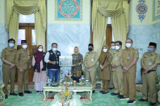 Pemkab Serang Salurkan...