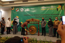 Setahun Lebih Alami...