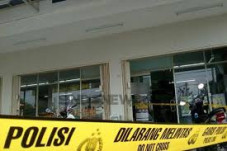 Bobol Brankas Minimarket...