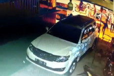 Mobil Anak Gubernur...