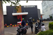 Antrean BTS Meal Ciptakan...
