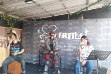 Nongkrong Asyik di Kafe...