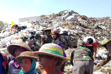 Tangani Sampah Warga...