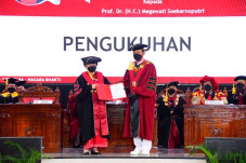 Megawati Raih Gelar...