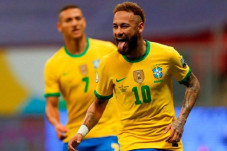 Neymar Dekati Rekor...
