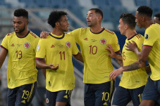 Bungkam Ekuador, Kolombia...
