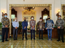 Bersama Sri Sultan HB...